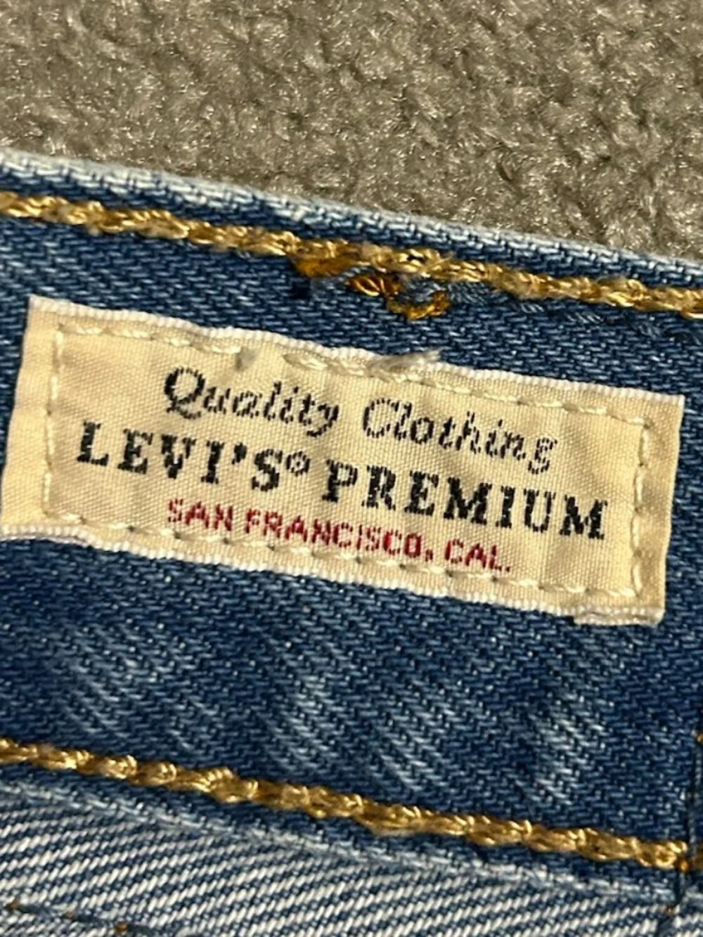 Levi's Geo Floral BUTTON FLY Mid Thigh Frayed Hem Denim Shorts Women's Size 25